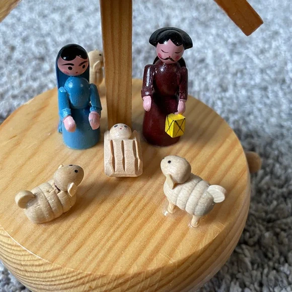 Vintage Nativity Music Box - Picture 7 of 8